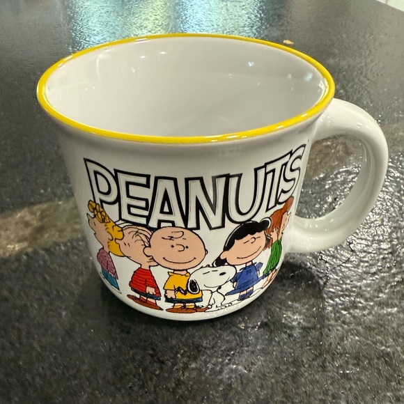 ⭐️ Peanuts Snoopy Camper Mug, 20 oz - Picture 3 of 5